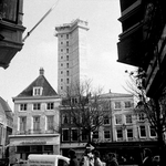 845472 Afbeelding van de bouw van het kantoorgebouw Drakenburgh (Neudeflat, Vinkenburgstraat 26) te Utrecht met op de ...